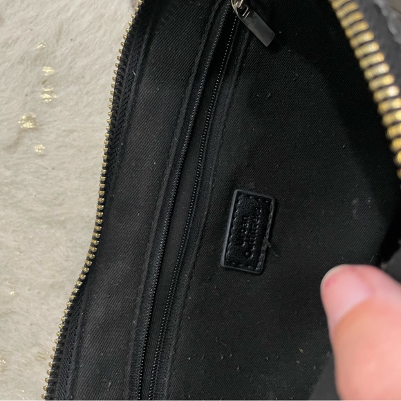 Urban outfitters black crocodile mini embossed shoulder bag - Picture 7 of 9